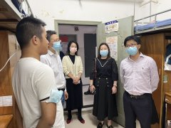 党委书记熊杰走访宿舍看望马院2022级新生
